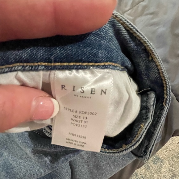 Risen Crops/High Waist Blown Out Knee- Medium Wash, like new. 13/31 - Picture 5 of 7